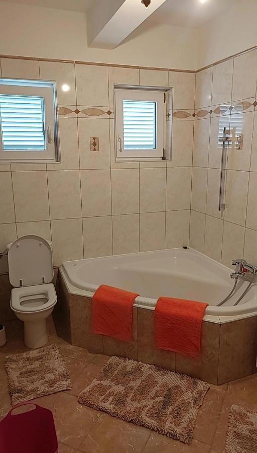 Mundanije Apartmani Katarina מראה חיצוני תמונה
