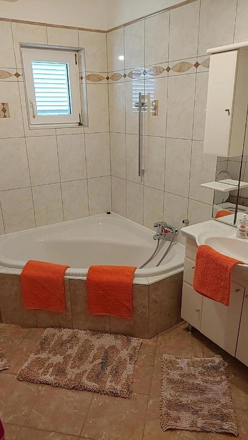 Mundanije Apartmani Katarina מראה חיצוני תמונה