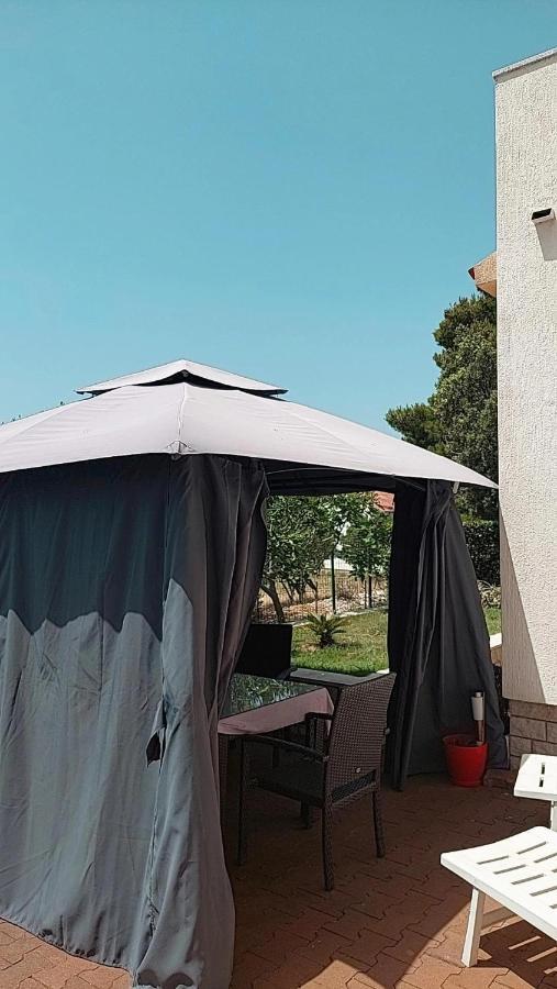 Mundanije Apartmani Katarina מראה חיצוני תמונה